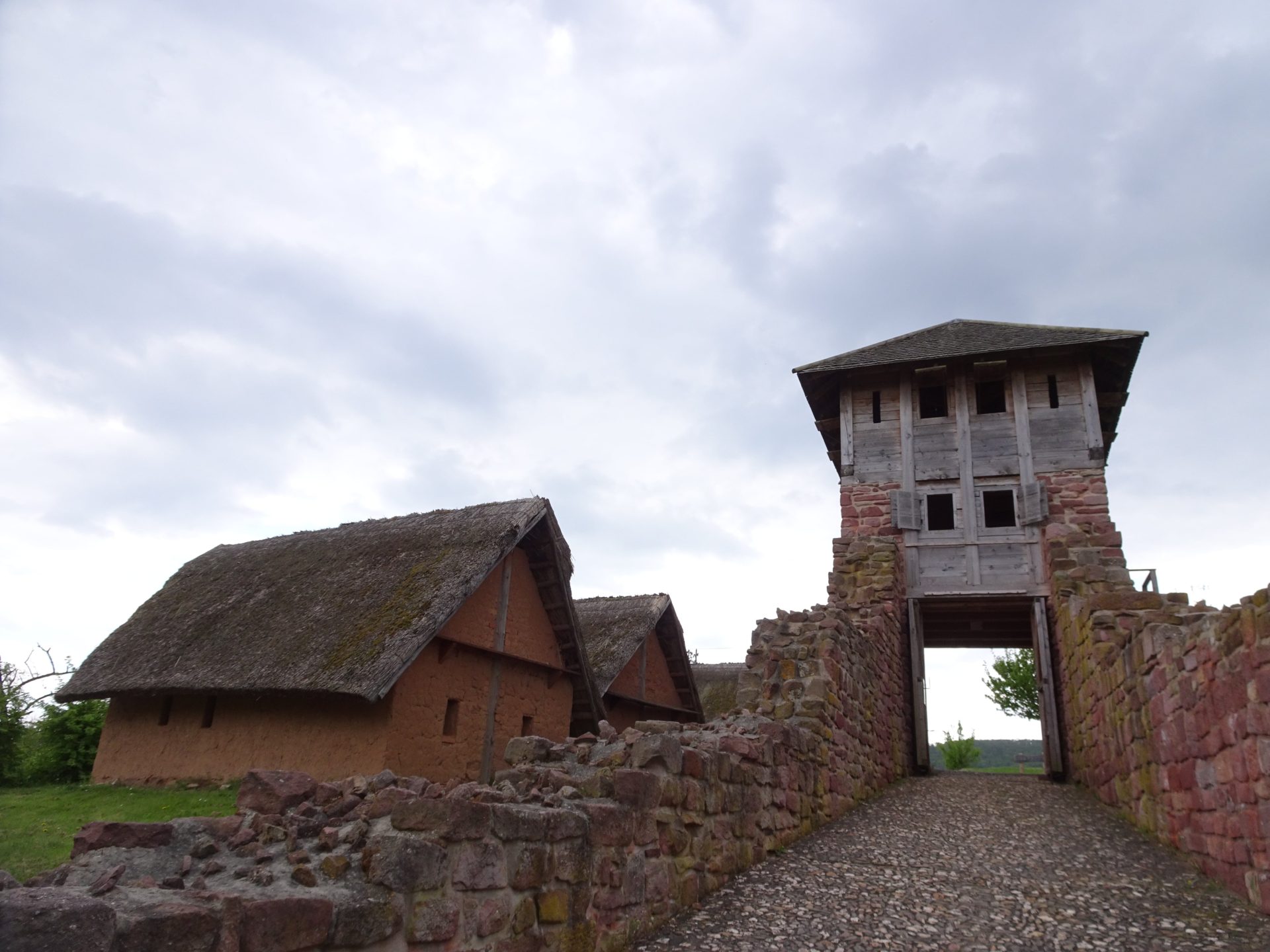 A Pincer Gate with a watchtower and two clay houses