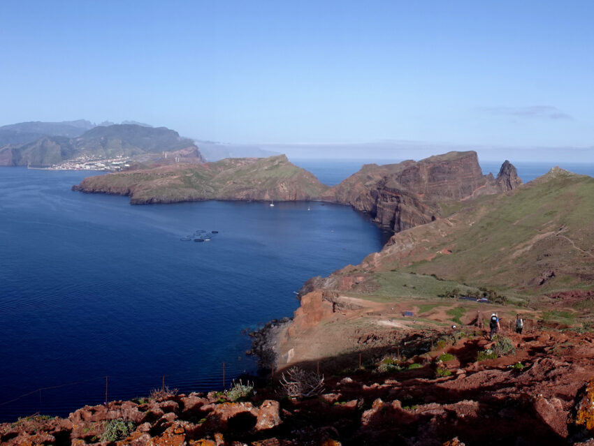 A narrow peninsula with tall cliffs and the Ocean on both sides